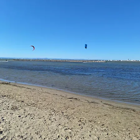 4 Personnes Vue Et Port * Le Grau-du-Roi